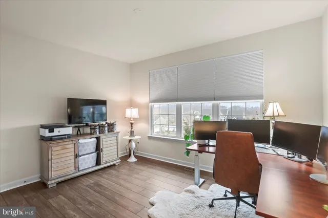 a view of livingroom with furniture