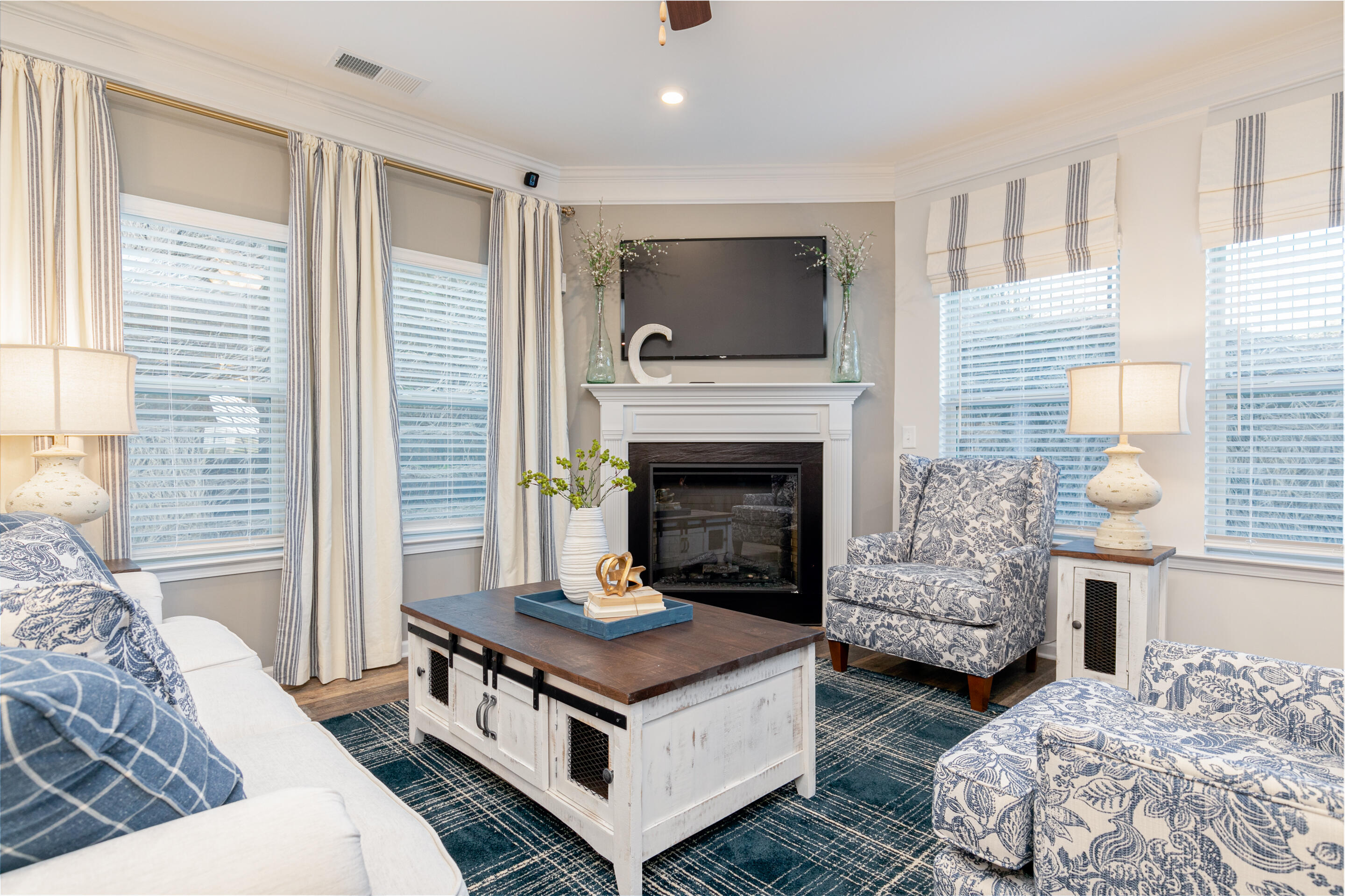 9467 Cavalier Way, Unit 11 Collegedale, TN 37363 - Photo 5 of 26 Family Room-4