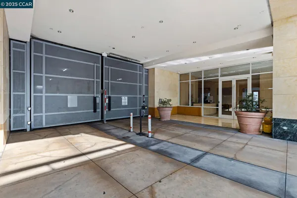 $750,000 | 1 Lakeside Drive, Unit 1404, Oakland, CA 94612