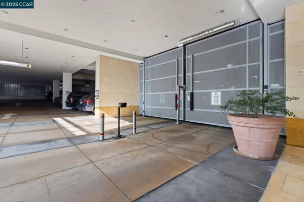 $750,000 | 1 Lakeside Drive, Unit 1404, Oakland, CA 94612