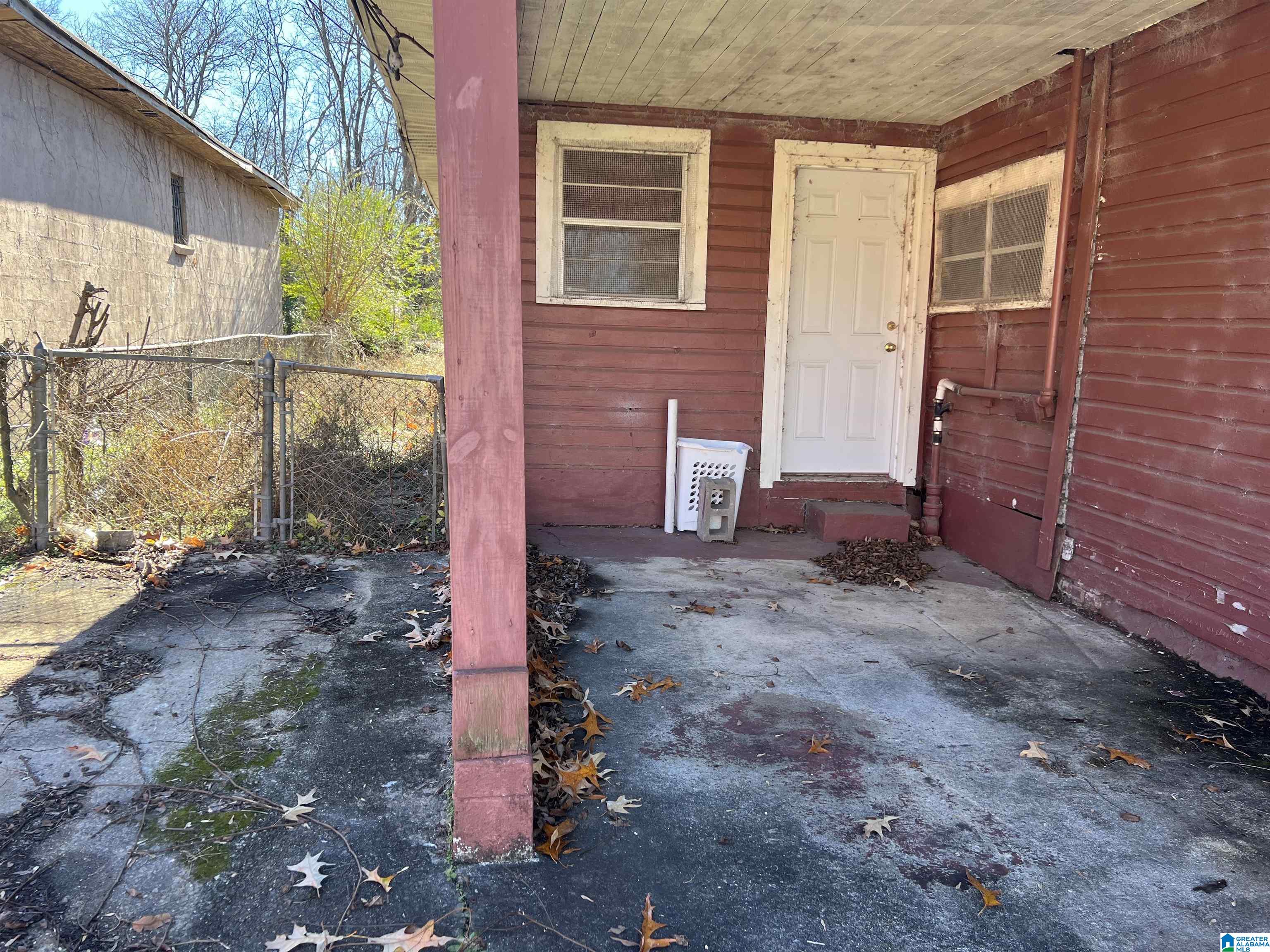 18 Center Street Bessemer, AL 35020 - Photo 4 of 22