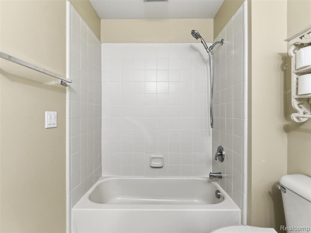 5454 Creekmonte Drive Rochester, MI 48306 - Photo 39 of 69