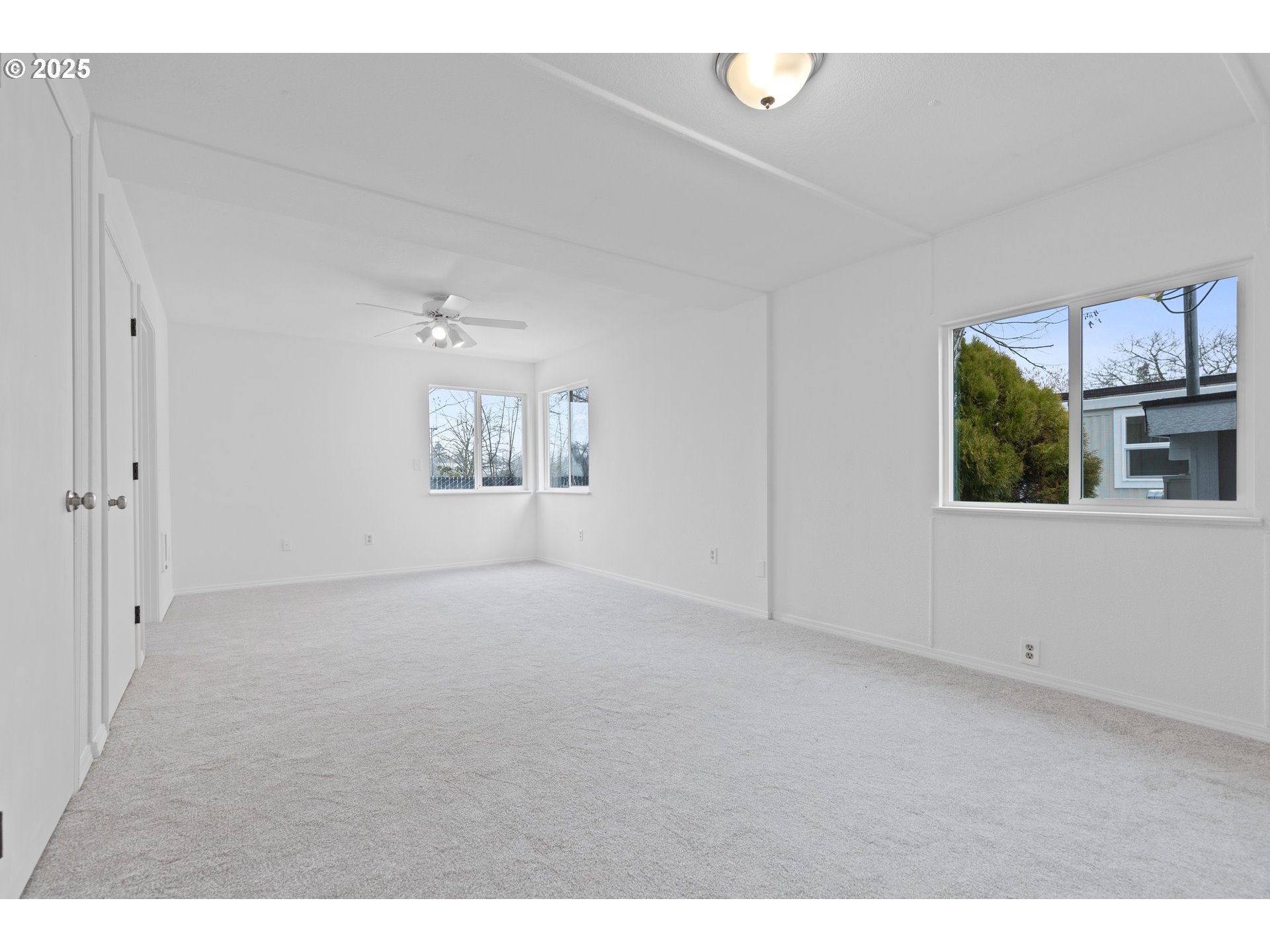 1901 Southeast Minter Bridge Road, Unit 15 Hillsboro, OR 97123 - Photo 16 of 27 Gallery Image 16