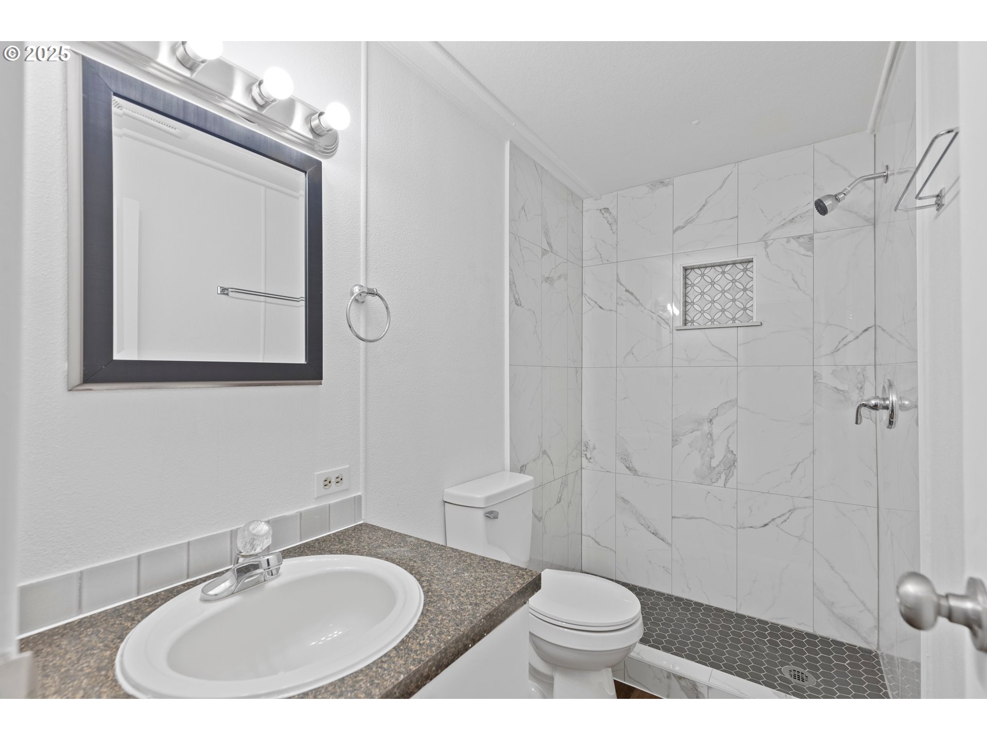 1901 Southeast Minter Bridge Road, Unit 15 Hillsboro, OR 97123 - Photo 20 of 27 Gallery Image 20
