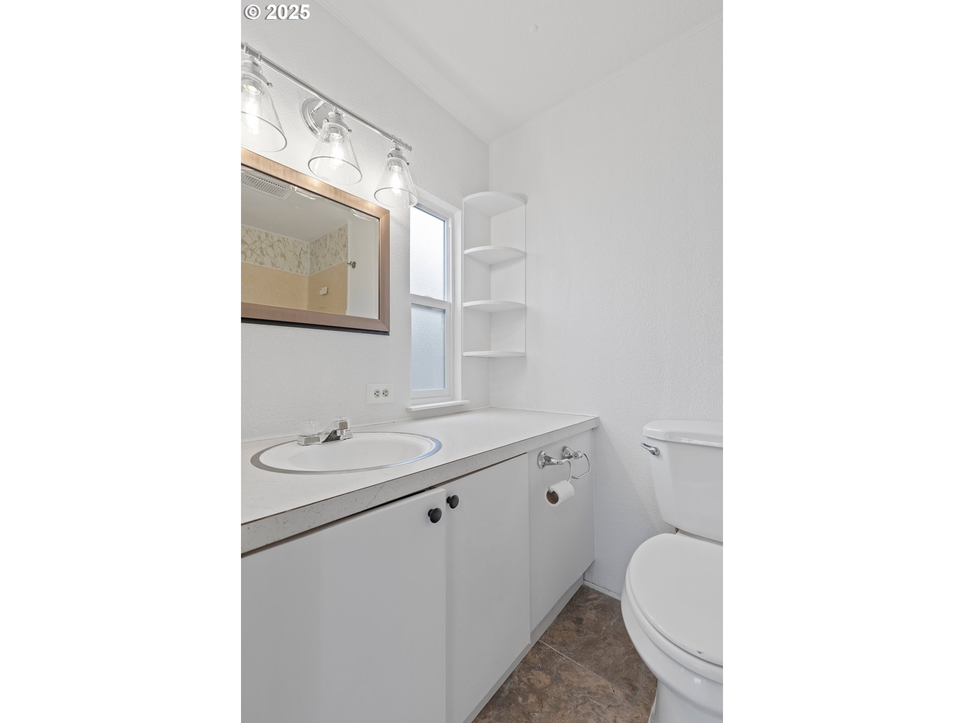 1901 Southeast Minter Bridge Road, Unit 15 Hillsboro, OR 97123 - Photo 21 of 27 Gallery Image 21