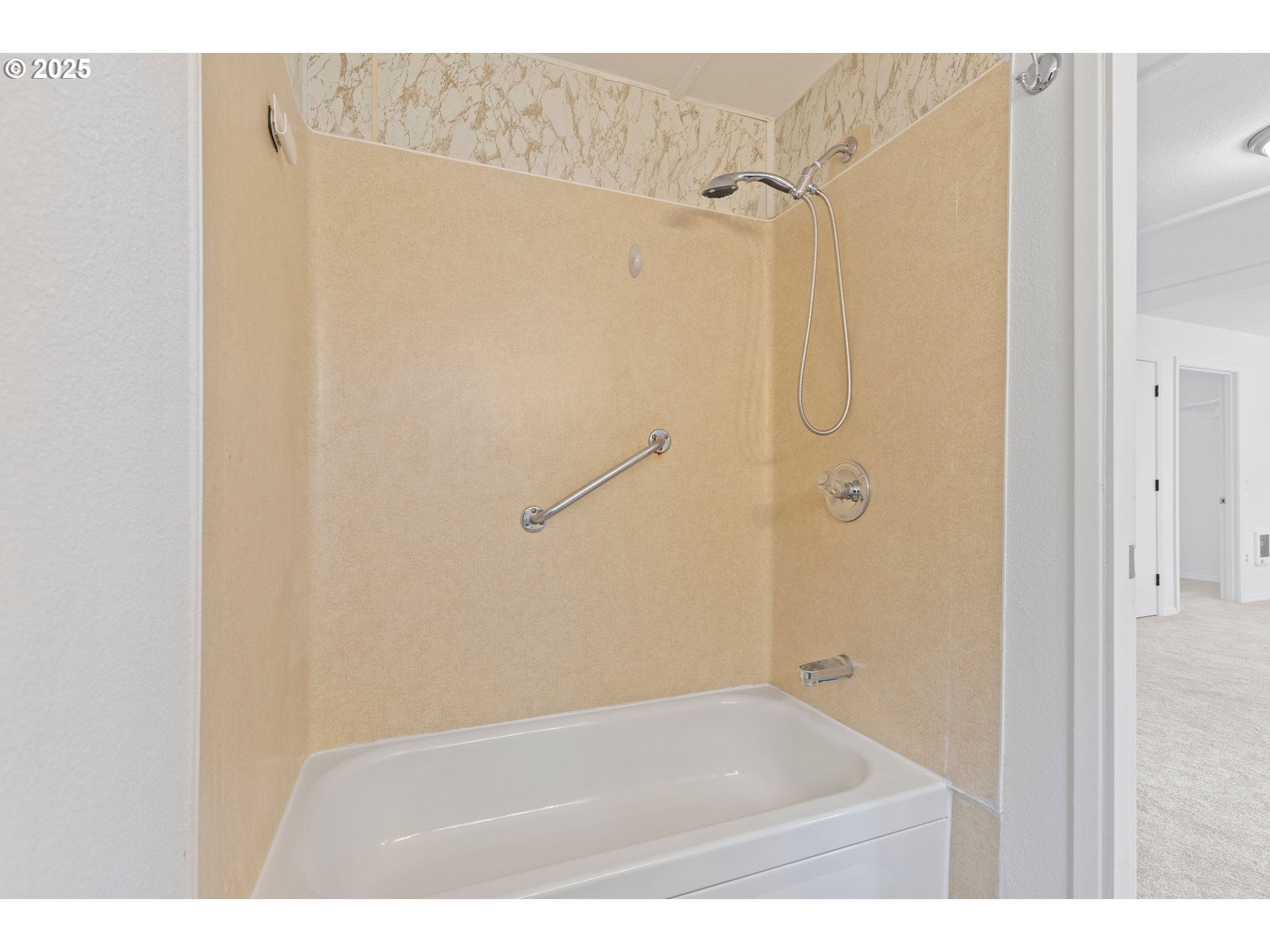1901 Southeast Minter Bridge Road, Unit 15 Hillsboro, OR 97123 - Photo 22 of 27 Gallery Image 22