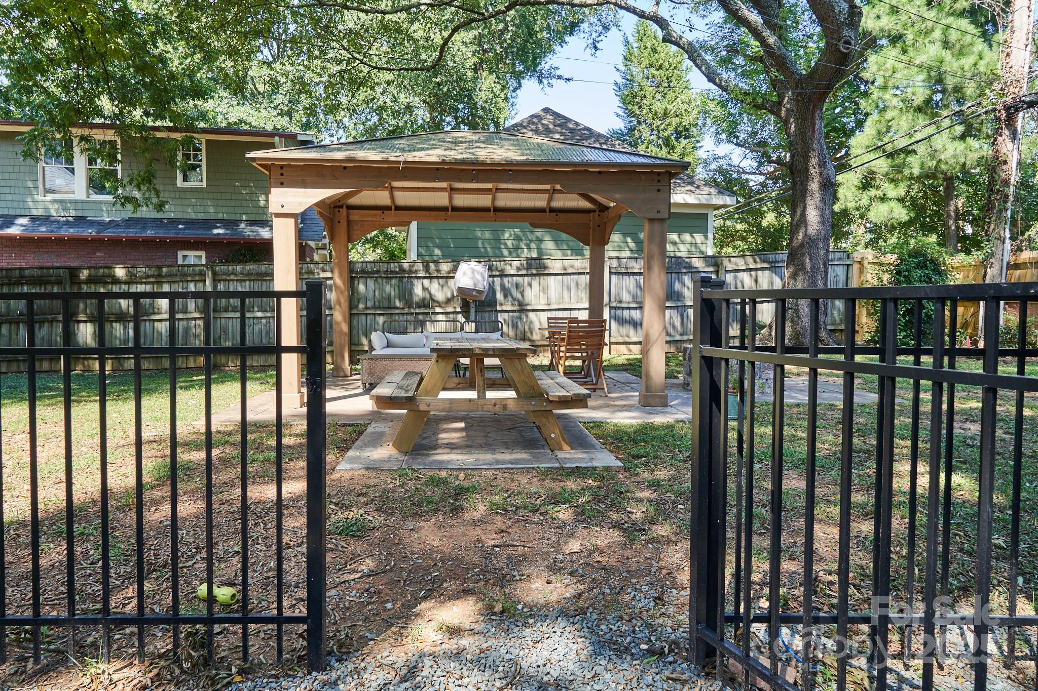 217 Circle Avenue Charlotte, NC 28207 - Photo 3 of 27