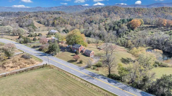 $526,000 | 10544 Lee Highway, Fincastle, VA 24090