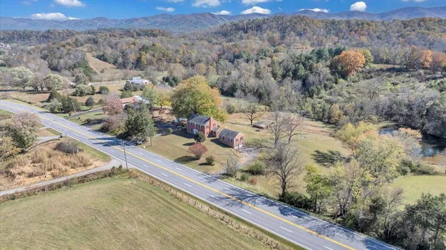 $529,950 | 10544 Lee Highway, Fincastle, VA 24090