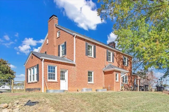 $529,950 | 10544 Lee Highway, Fincastle, VA 24090