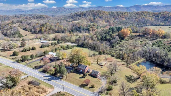 $526,000 | 10544 Lee Highway, Fincastle, VA 24090