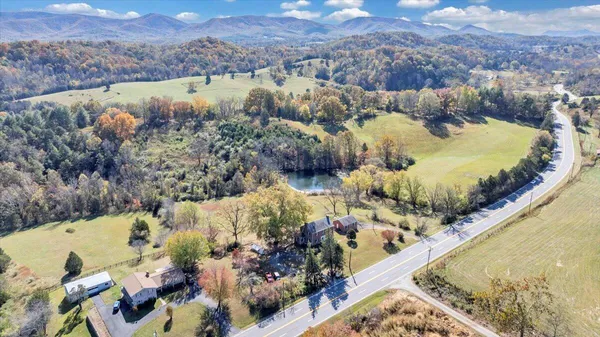$526,000 | 10544 Lee Highway, Fincastle, VA 24090
