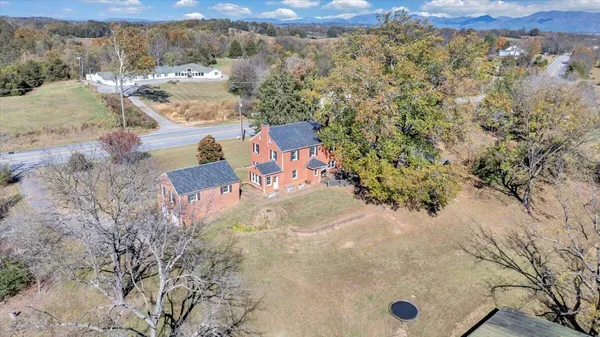 $526,000 | 10544 Lee Highway, Fincastle, VA 24090