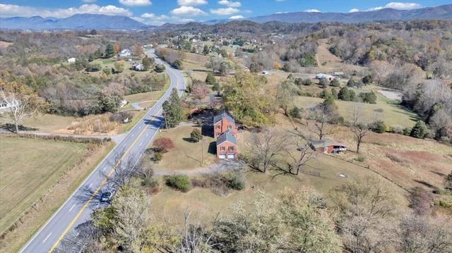 $529,950 | 10544 Lee Highway, Fincastle, VA 24090