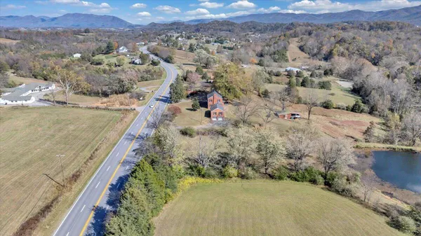 $526,000 | 10544 Lee Highway, Fincastle, VA 24090