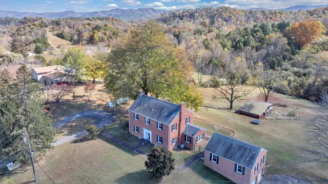 $529,950 | 10544 Lee Highway, Fincastle, VA 24090