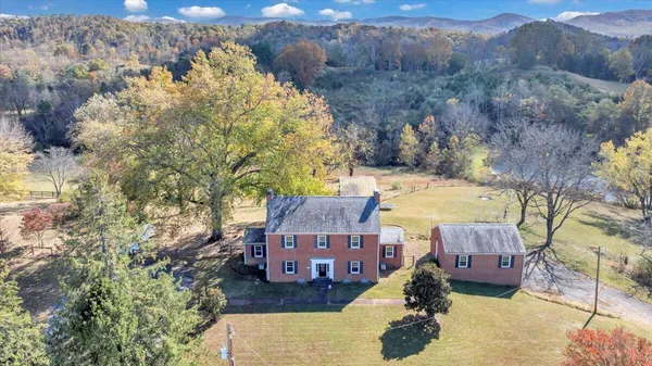 $526,000 | 10544 Lee Highway, Fincastle, VA 24090