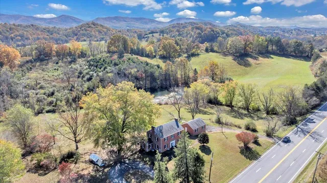 $529,950 | 10544 Lee Highway, Fincastle, VA 24090