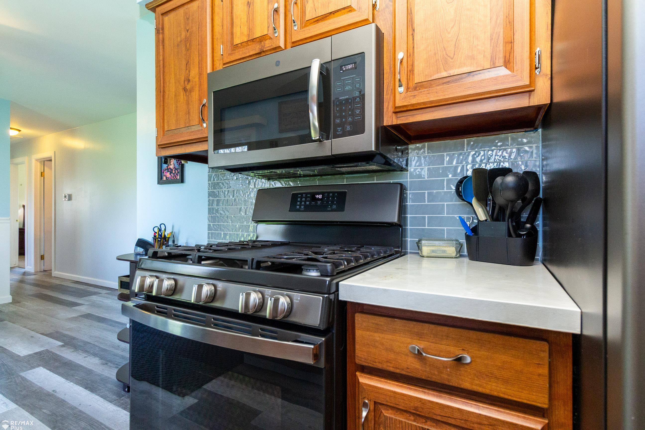 6118 North Vassar Road Flint, MI 48506 - Photo 10 of 30 50139098-68e0f622-1672-4bbe-9fb5-744a0e490bfe.JPG
