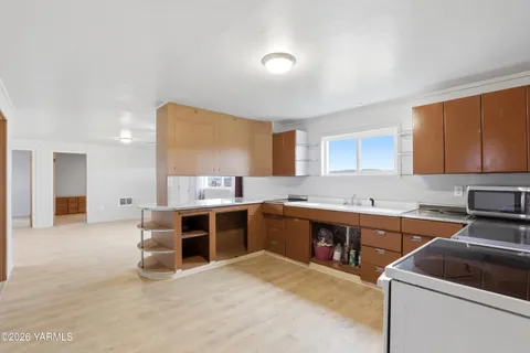 $590,000 | 13951 Fort Road, White Swan, WA 98952