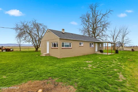 $590,000 | 13951 Fort Road, White Swan, WA 98952