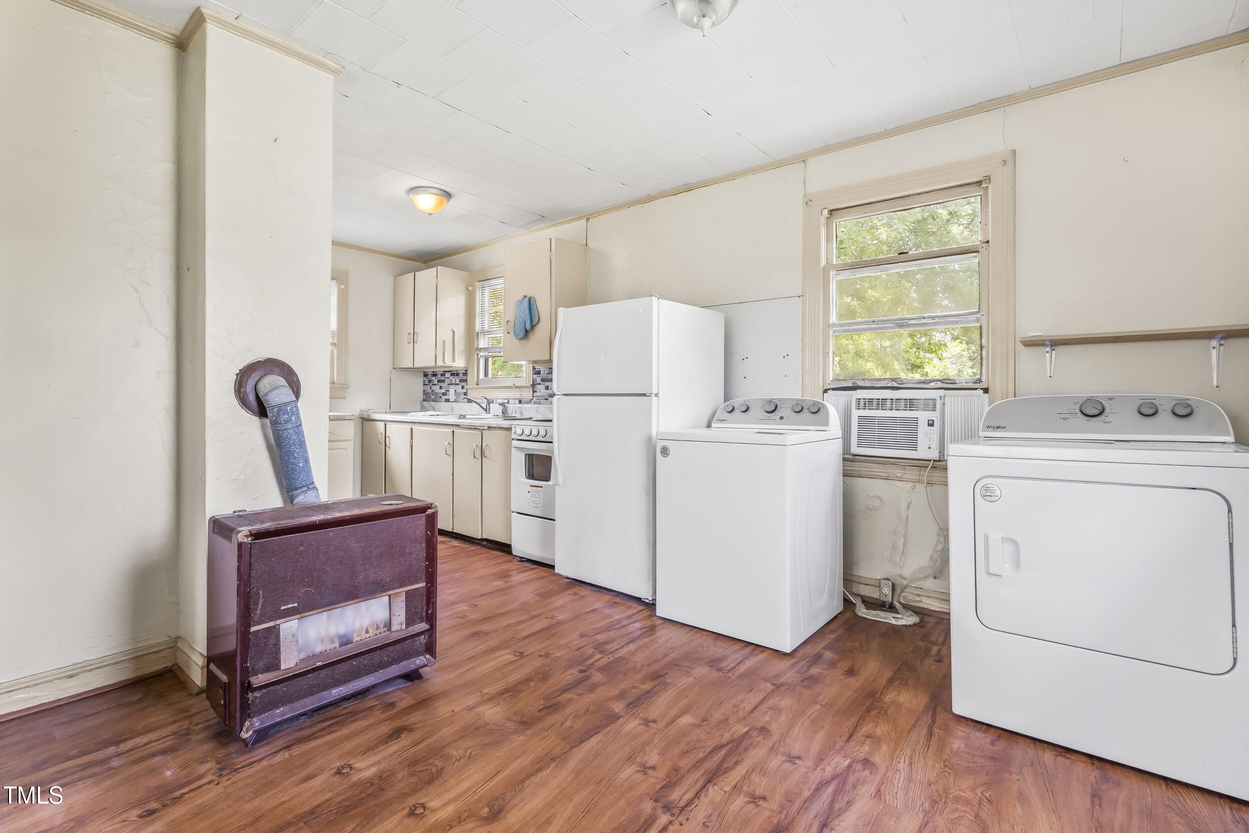500 Rowan Road Clinton, NC 28328 - Photo 28 of 42 a kitchen with a stove a refrigerator and a stove top oven