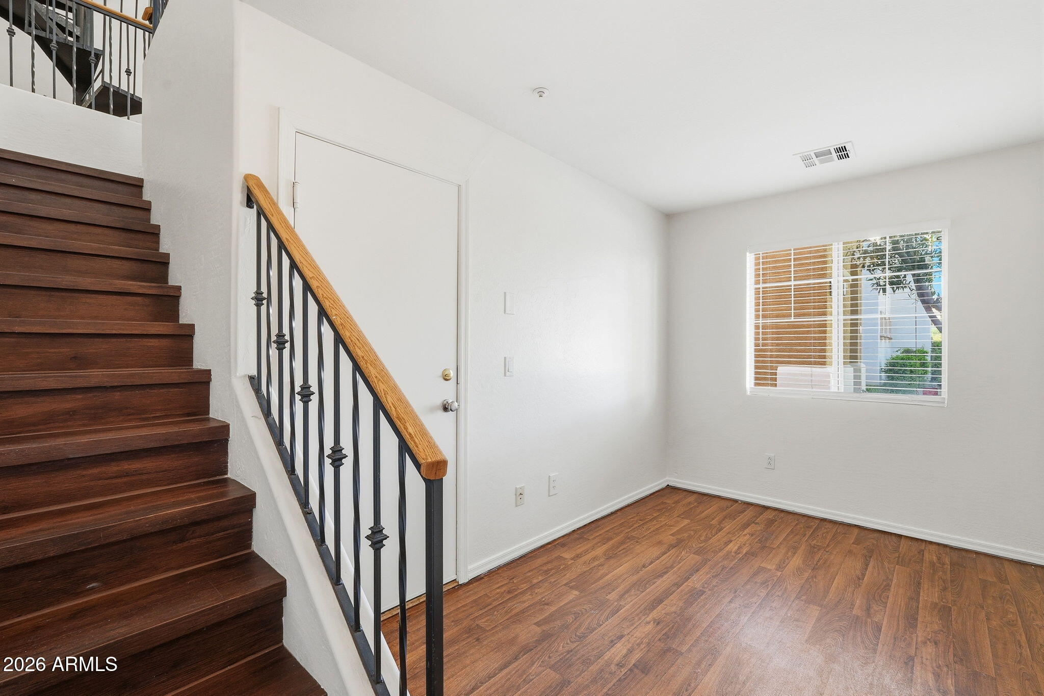 960 West Aspen Way Gilbert, AZ 85233 - Photo 9 of 34 ListerPros_005