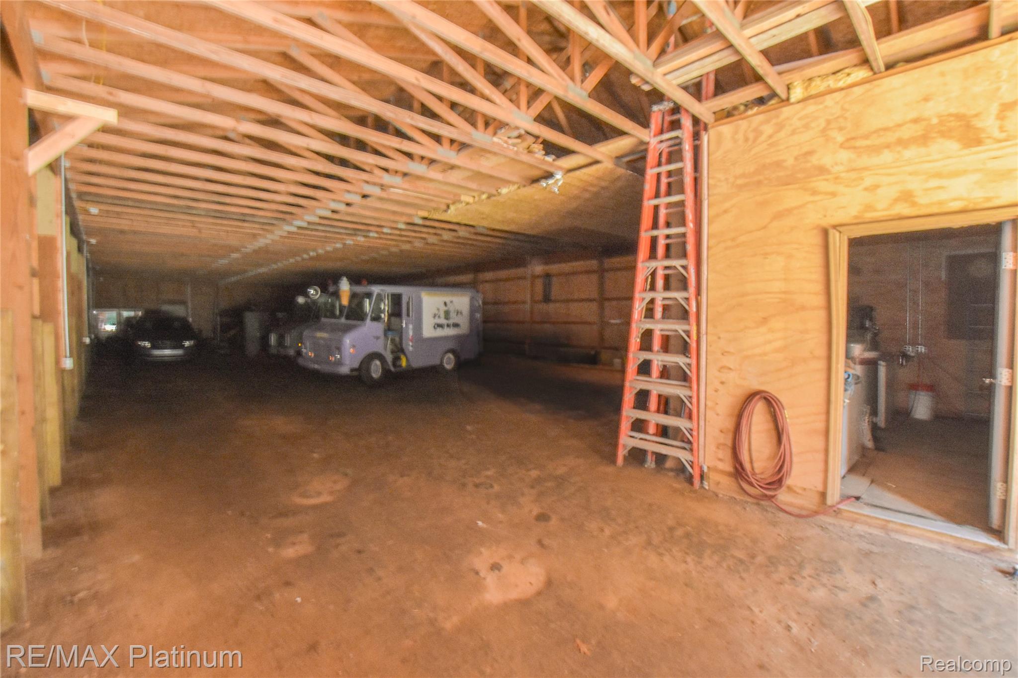 5160 Fenton Road Fenton, MI 48430 - Photo 9 of 68 DSC_9856.jpg