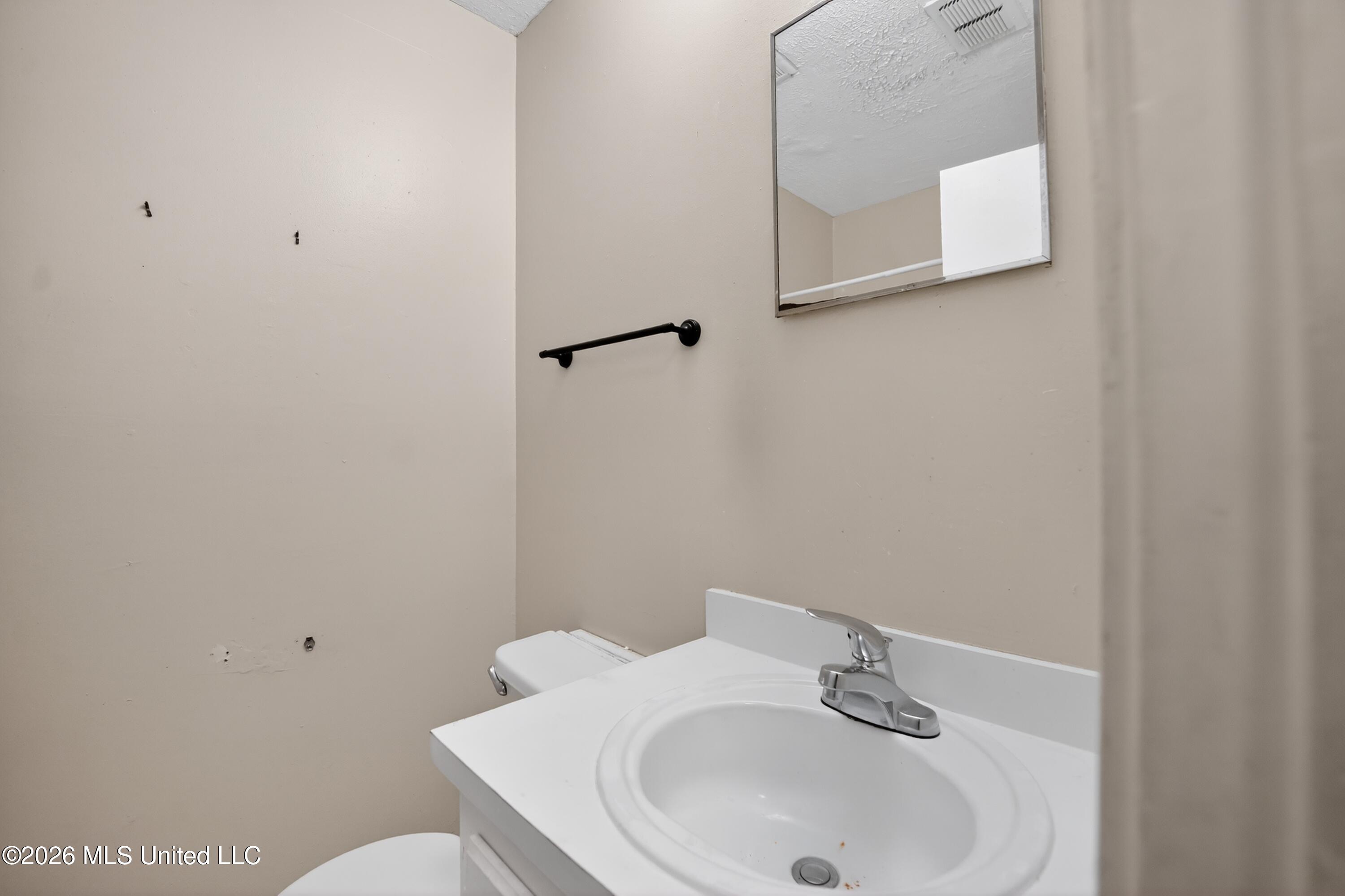 6578 Van Buren Road Jackson, MS 39213 - Photo 40 of 42 40_6578_Van_Buren_Rd-Bathroom-7268