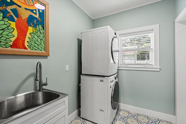 a view of utility room