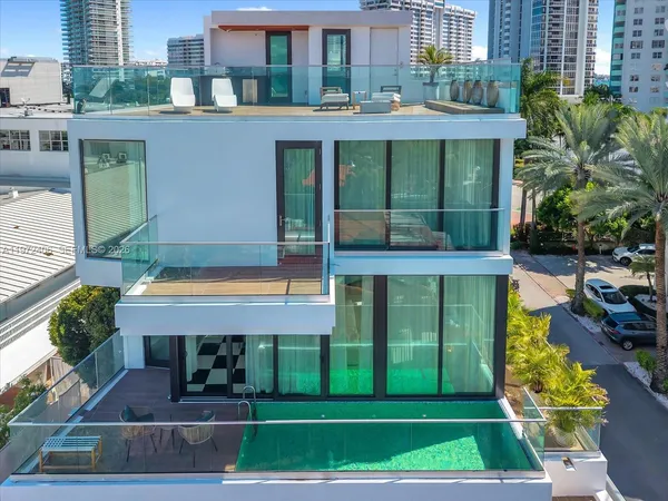 $35,000 | 11 Century Lane, Miami Beach, FL 33139