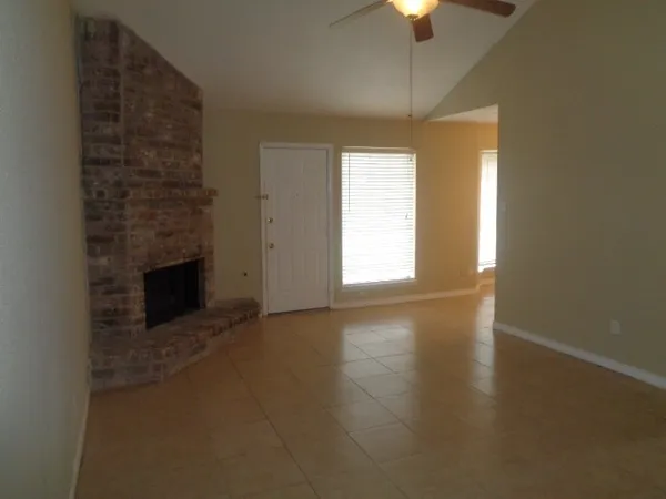 $1,650 | 14022 Greenway Drive, Sugar Land, TX 77498