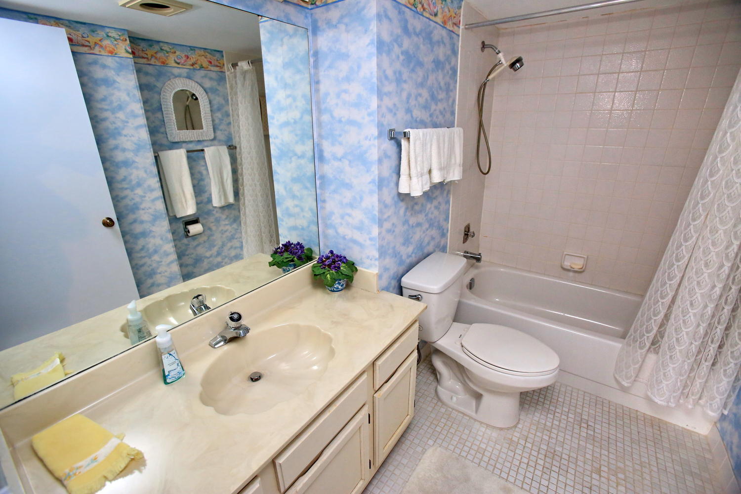 21 Royal Palm Way, Unit 206 Boca Raton, FL 33432 - Photo 23 of 35 21 Royal Palm Way 206 Boca-large-022-2-B
