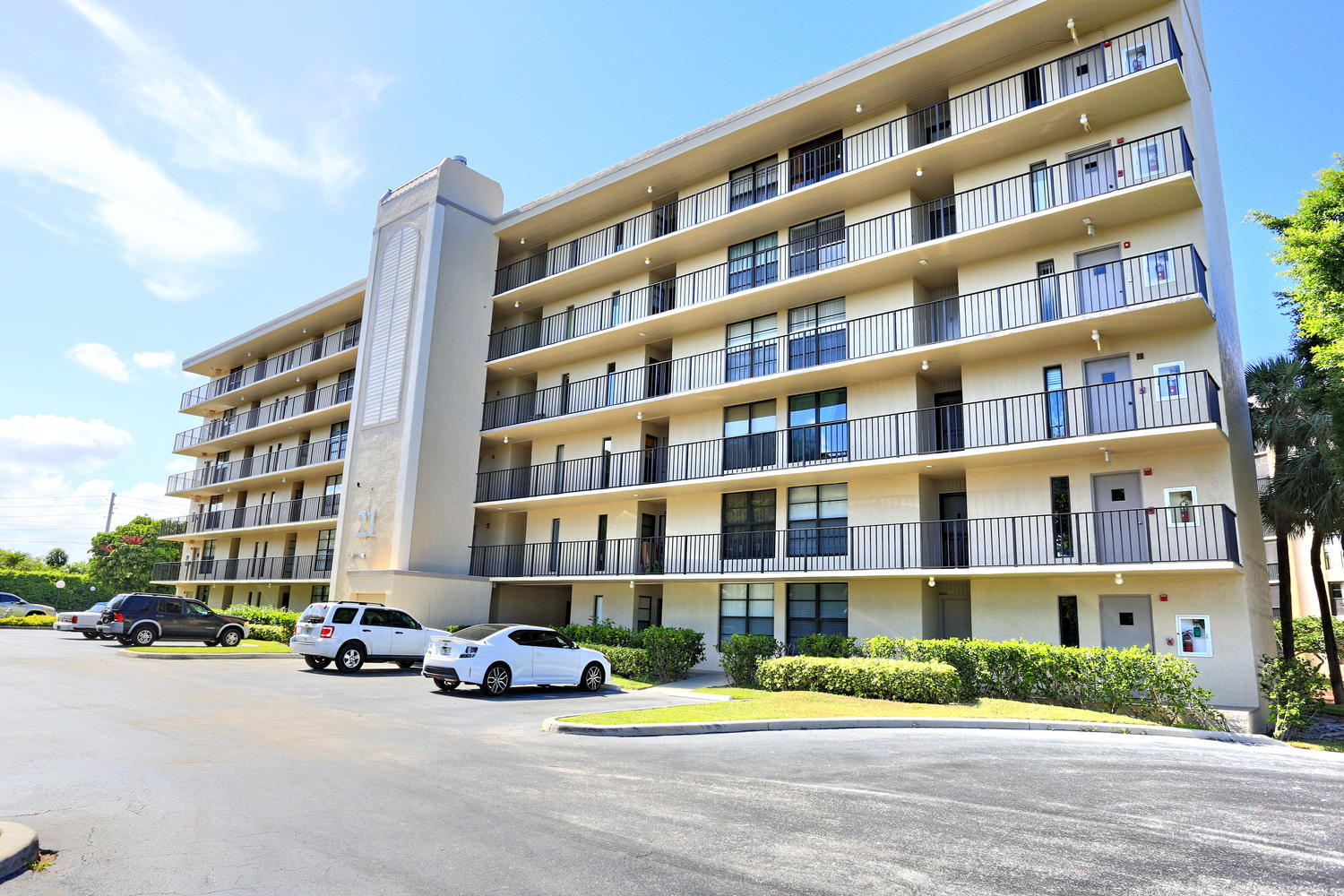 21 Royal Palm Way, Unit 206 Boca Raton, FL 33432 - Photo 6 of 35 21 Royal Palm Way 206 Boca-large-005-37-