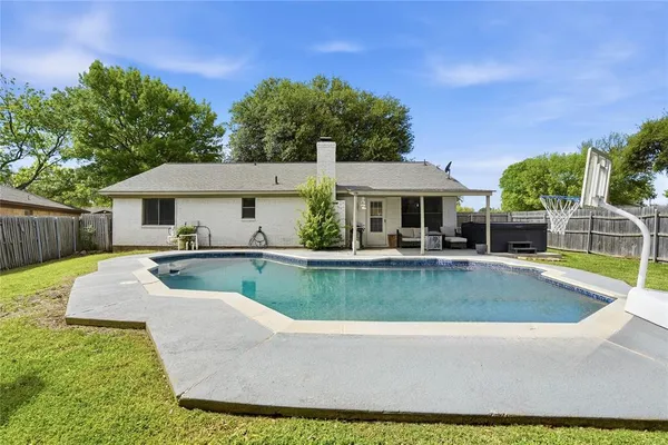 $339,900 | 1701 Tobie Layne Street, Benbrook, TX 76126