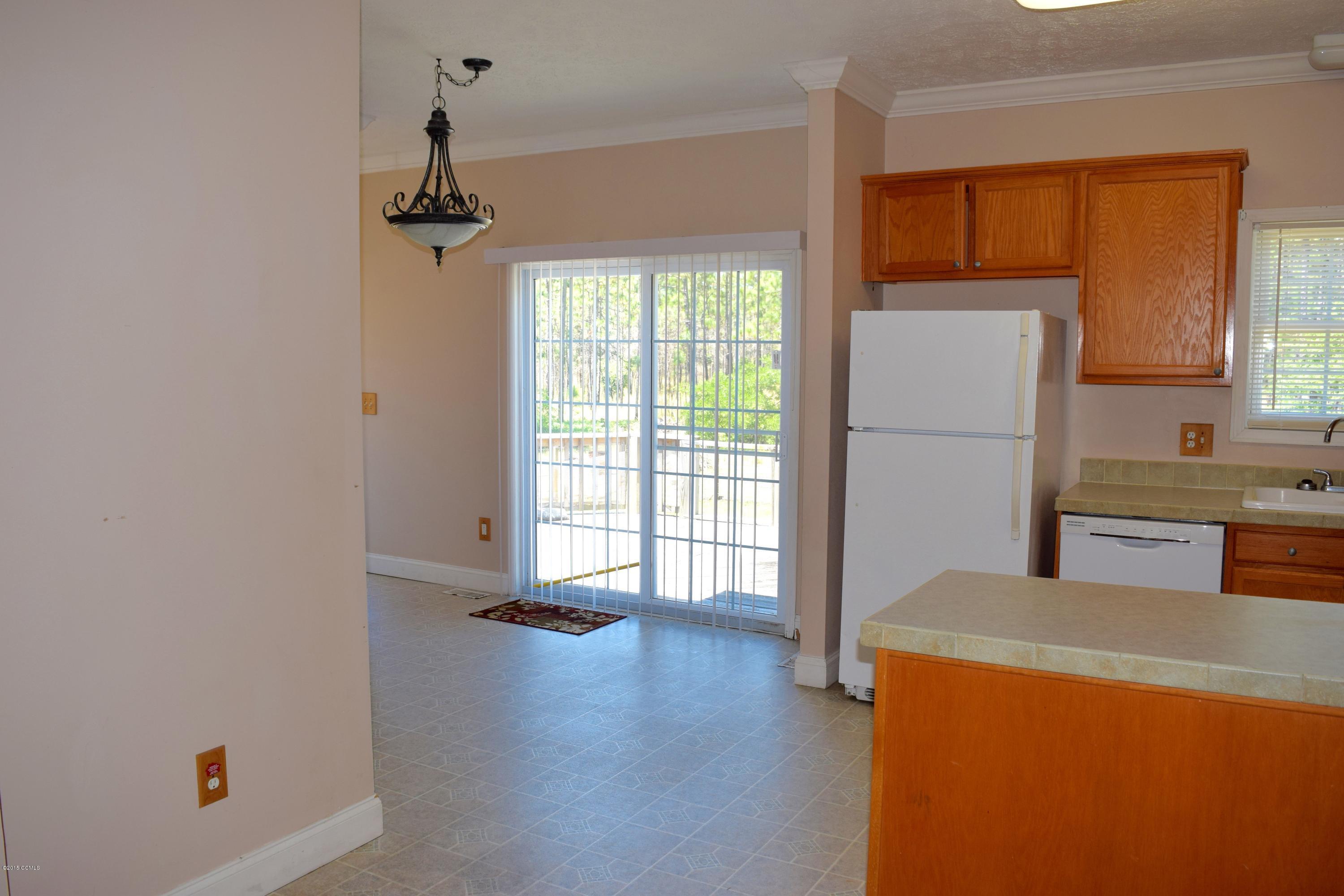189 Cagle Road Newport, NC 28570 - Photo 11 of 14 KITCHEN & BREAKFAST AREA 119
