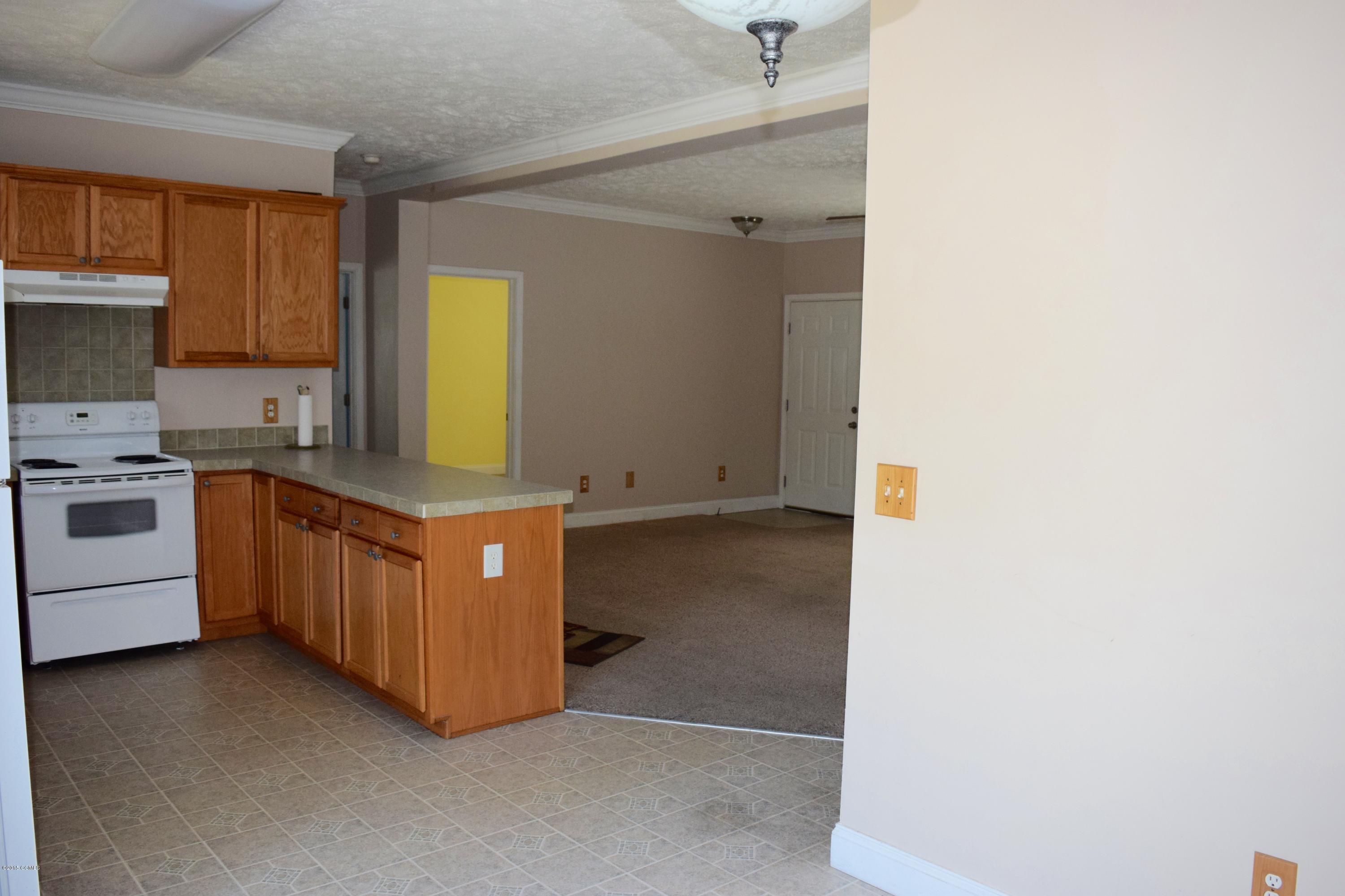 189 Cagle Road Newport, NC 28570 - Photo 4 of 14 KITCHEN TOWARD LIVING ROOM 109