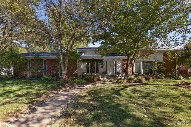 $365,000 | 69 Country Club Acres, Belleville, IL 62223