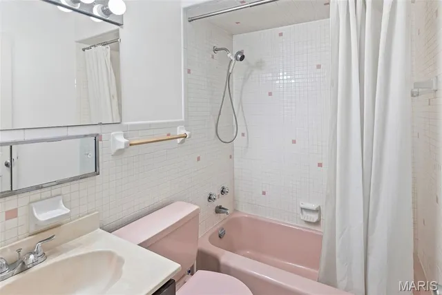 $365,000 | 69 Country Club Acres, Belleville, IL 62223