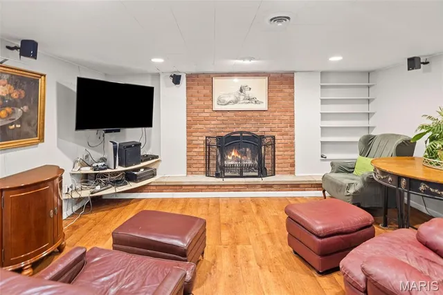 $365,000 | 69 Country Club Acres, Belleville, IL 62223