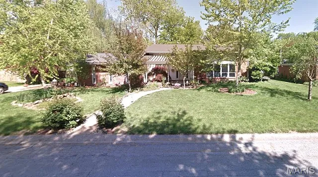 $365,000 | 69 Country Club Acres, Belleville, IL 62223