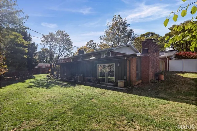 $365,000 | 69 Country Club Acres, Belleville, IL 62223