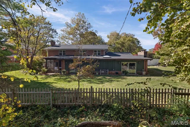 $365,000 | 69 Country Club Acres, Belleville, IL 62223