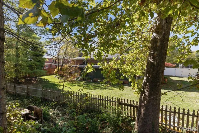 $365,000 | 69 Country Club Acres, Belleville, IL 62223