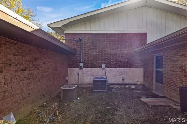 $365,000 | 69 Country Club Acres, Belleville, IL 62223