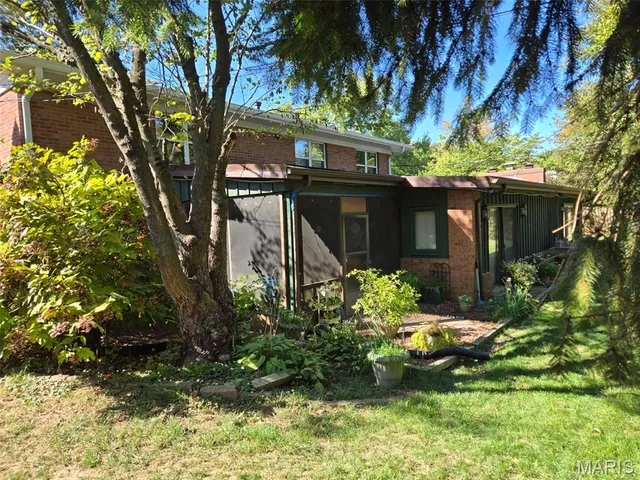 $365,000 | 69 Country Club Acres, Belleville, IL 62223