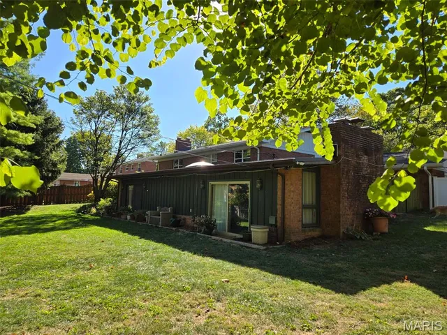 $365,000 | 69 Country Club Acres, Belleville, IL 62223