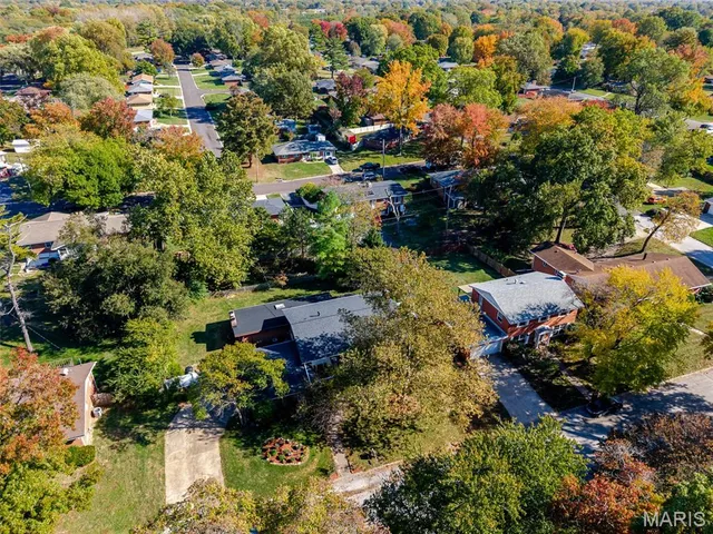 $365,000 | 69 Country Club Acres, Belleville, IL 62223