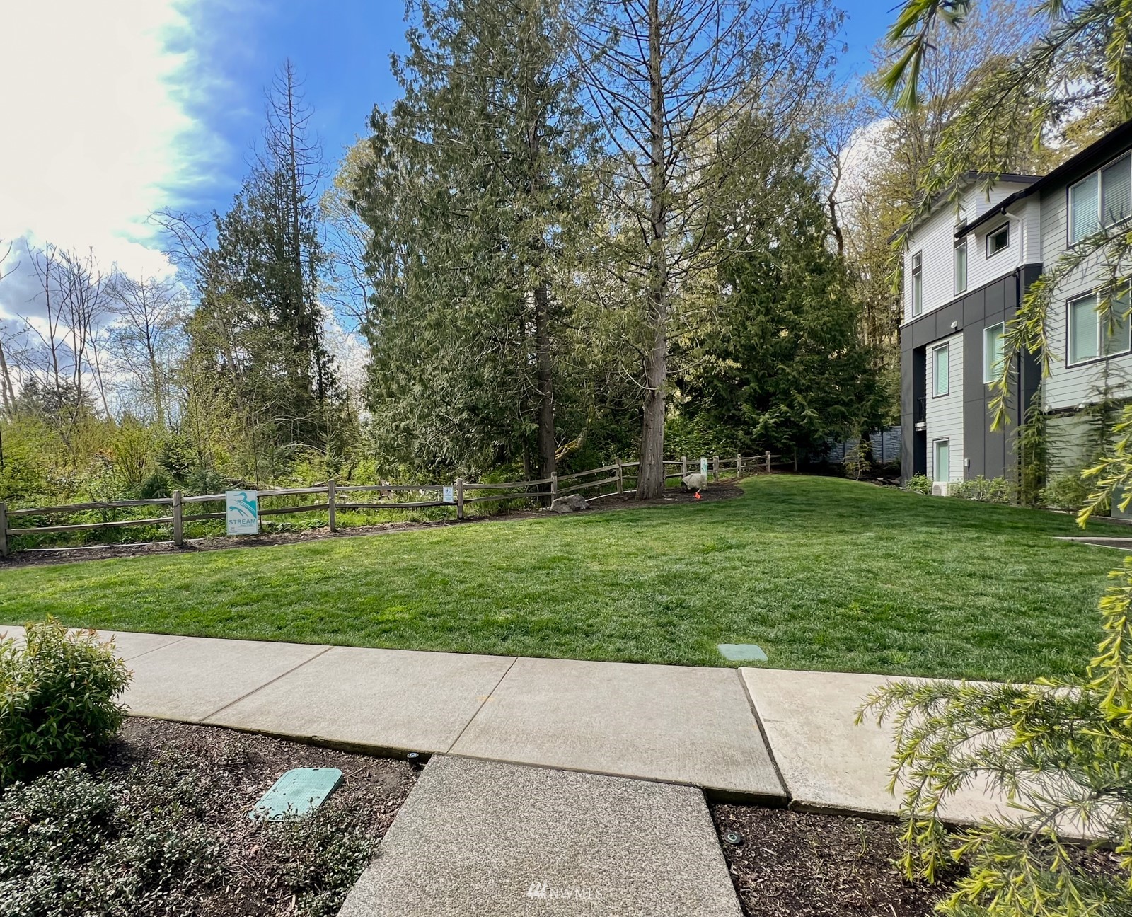509 237th Place Southeast, Unit E Bothell, WA 98021 - Photo 33 of 35 a view of a park with pathway