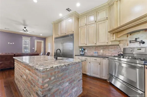 $674,000 | 2215 Longue Vue Drive, Lake Charles, LA 70605